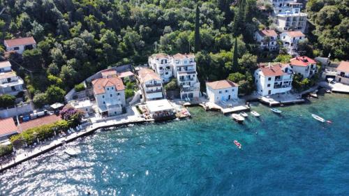 Rose House | Villa del Mare: Oceanfront Escape with Perfect Reviews