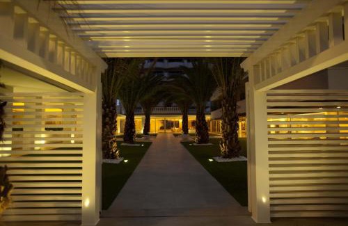 Pinarella Hotel | Relax at Villa Del Mare Spa Resort with Oceanfront Views