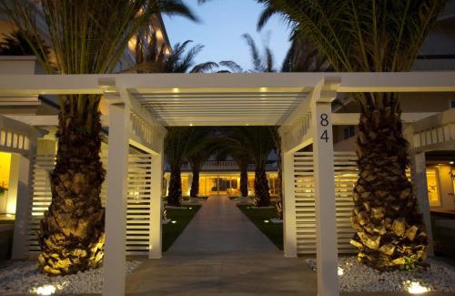 Pinarella Hotel | Relax at Villa Del Mare Spa Resort with Oceanfront Views