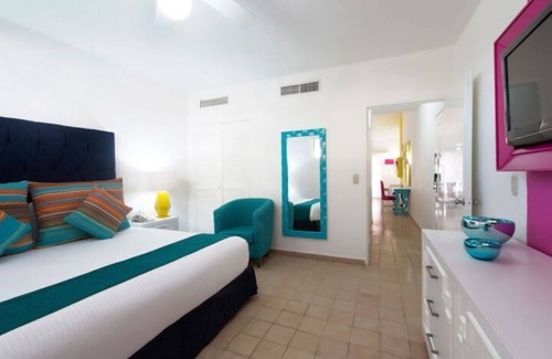 North Hotel Zone Hotel | Delight in Villa del Palmar Beach Resort's One Bedroom Suite