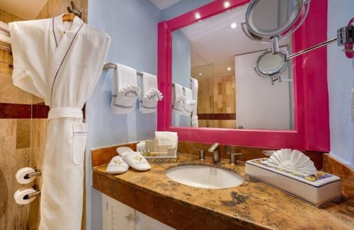 North Hotel Zone Hotel | Delight in Villa del Palmar Beach Resort's One Bedroom Suite