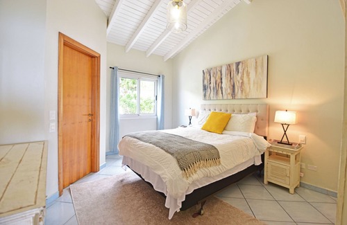Beacon Hill Villa | Villa del Sol: Oceanfront Haven with Spectacular Views in Simpson Bay