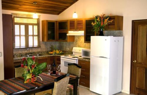 Playa Hermosa Hotel | Discover Villa del Sueño: Ocean Views & Inviting Pool