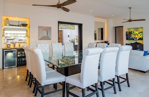 Pedregal House | Exquisite Villa Del Toro Rojo with Ocean View & Pool