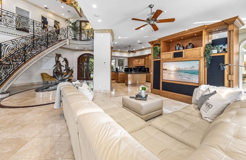 Birch Park Finger Streets House | Experience Villa Delfine: Waterfront Mansion Retreat