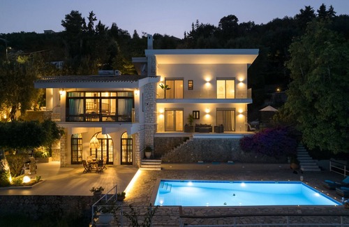 Kommeno Villa | Villa Dell Amore - Private dock - Private Pool - Seafront