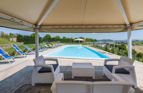 Montalto delle Marche Villa | Villa delle Rose: Oceanfront Retreat with Top Guest Ratings