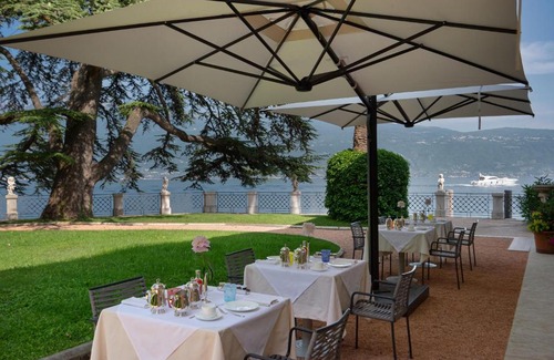 Gargnano Hotel | Villa delle Palme: Oceanfront Retreat with Pool & Hot Tub