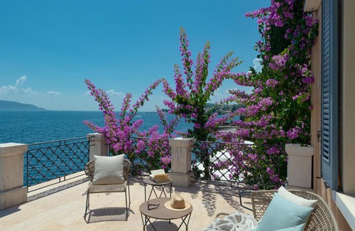 Gargnano Hotel | Villa delle Palme: Oceanfront Retreat with Pool & Hot Tub