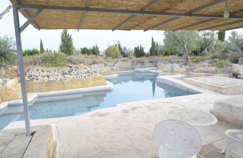 Trepuzzi Bed & Breakfast | Villa Delle Palme: Pet-Friendly Getaway with Pool & High Ratings
