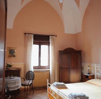 Trepuzzi Bed & Breakfast | Villa Delle Palme: Pet-Friendly Getaway with Pool & High Ratings