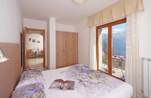 Tremosine Apartment | Villa delle Querce: Pet-Friendly Retreat with Ocean Views