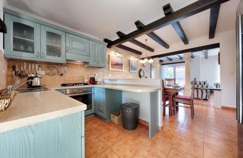 Praznica Villa | Discover Villa Demi: Pet-Friendly Retreat with Pool