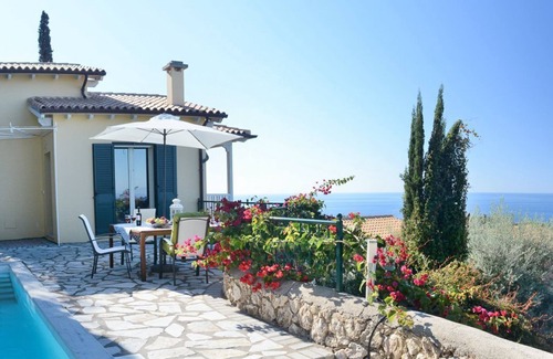 Agios Nikitas Villa | Villa Demos - Pet-Friendly Three Bedroom Villa with Ocean View
