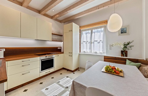 Old Town Villa | Idyllic Villa 'Dependance Runkelstein' with Scenic Mountain Views