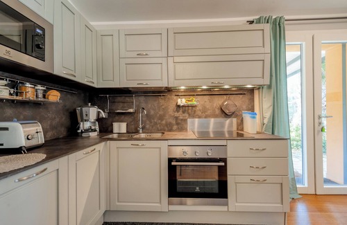 Lecce Villa | Villa 'Dependance' with Shared Pool, Wi-Fi and Air Conditioning