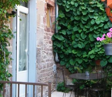 Luxeuil-les-Bains House | Beachfront Villa des Capucins with Hot Tub & Pet-Friendly Stay