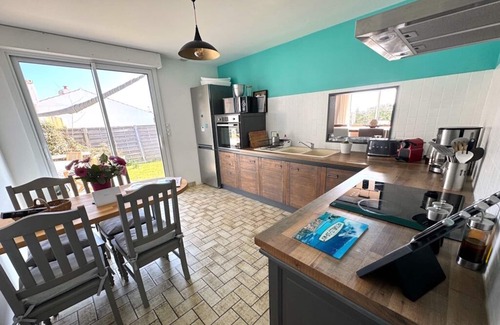 Bretignolles-sur-Mer Villa | Villa Des Dunes: Oceanfront Retreat with Spa & Breakfast!