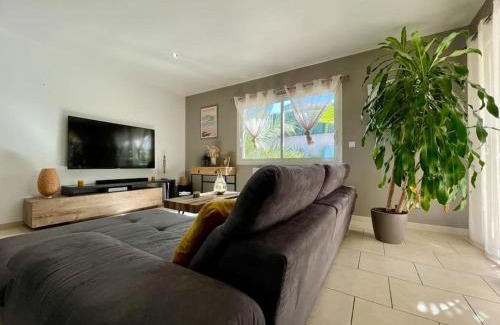Lavalette Villa | Villa des Perdrix: Relax by the Pool with Ocean Views