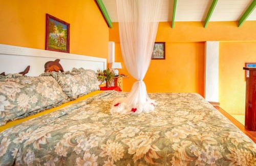Palmiste Hotel | Relax at Villa Des Pitons with Pool and Ocean View
