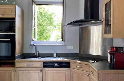 Vanvey Villa | Villa des Promenades: Eco-Friendly Retreat in National Park