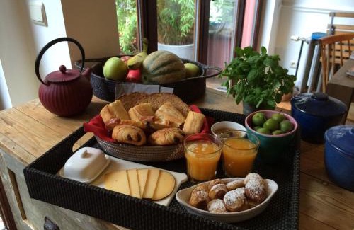 Collignon Bed & Breakfast | Highly Rated Villa des Roses Voltaire with Family-Friendly Amenities