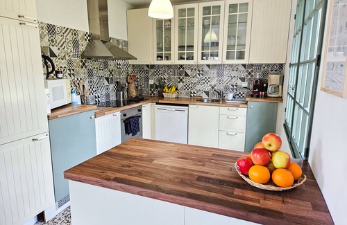 Moux-en-Morvan Villa | Elevate Your Stay at Villa des Suisses with Lake Views