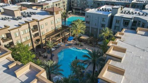 Desert Ridge Apartment | Inviting Villa Desert Ridge Condo with Pool & Breakfast
