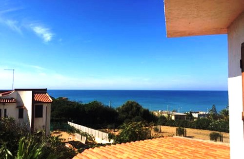 Licata Apartment | Oceanfront Villa di Eracle with Sea View for Families