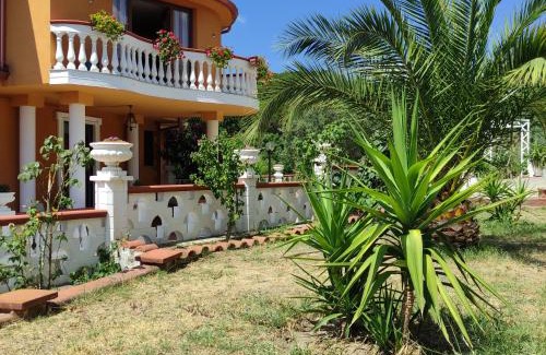 Caccuri House | Villa Di Gioia: Family-Friendly Getaway with Kitchen Access