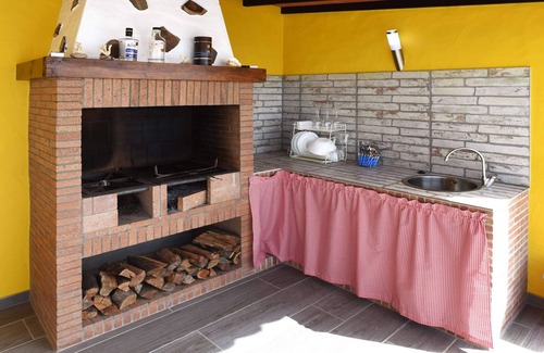 El Jesus Ski Chalet | Escape to Villa Diamante with Oceanfront Views & Pool