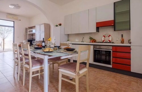 Torre Lapillo Villa | Villa Diamante Torre Lapillo: Air Conditioning & Wi-Fi Included