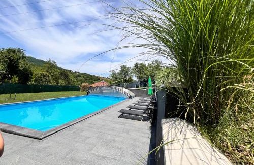 Sarajevo Villa | Elegant Villa Diamond Hill with Oceanfront Pool & Views