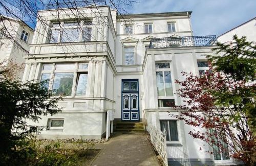 Warnemuende Apartment | Villa Diana: Family-Friendly Getaway Near the Beach