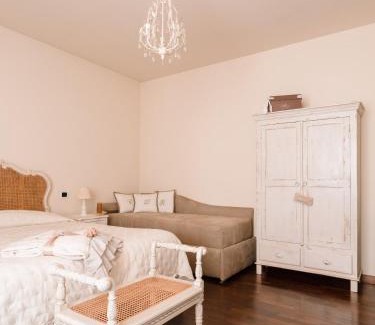 Forte dei Marmi Bed & Breakfast | Villa Diletta B&B: Unwind with Ocean Views & Hot Tub