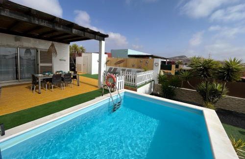 Costa de Antigua Villa | Oceanfront Villa Dinateli with Pool & Pet-Friendly Options