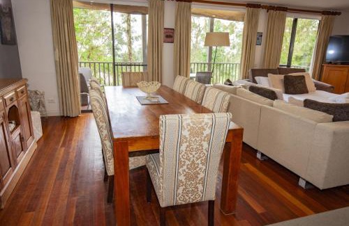 Pokolbin Apartment | Pet-Friendly Villa Dion: Oceanfront Retreat with Pool