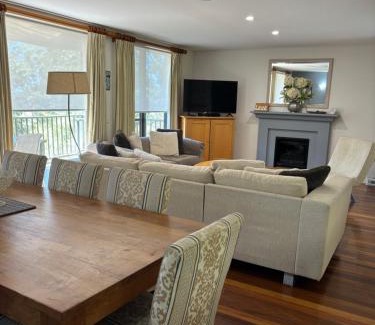 Pokolbin Apartment | Pet-Friendly Villa Dion: Oceanfront Retreat with Pool