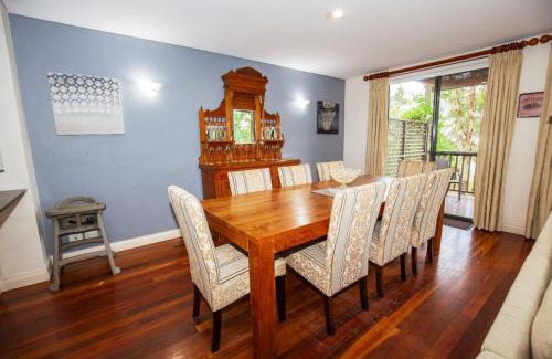 Pokolbin Apartment | Pet-Friendly Villa Dion: Oceanfront Retreat with Pool