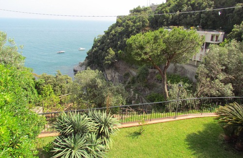 Erchie House | Casa De Angelis: Beachfront Retreat with Private Parking
