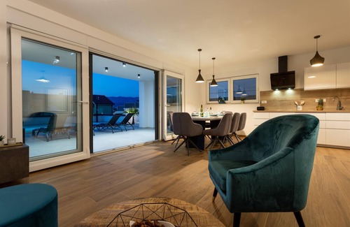 Klimno Villa | Villa Diva: Heated Pool & Ocean View Retreat Awaits