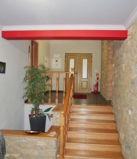 Ferreira do Zezere Villa | Pet-Friendly Villa do Alqueidão with Oceanfront Pool