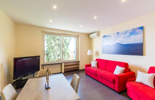 Posillipo Apartment | Discover Villa Dolcevita: 4-Star Escape with Hot Tub
