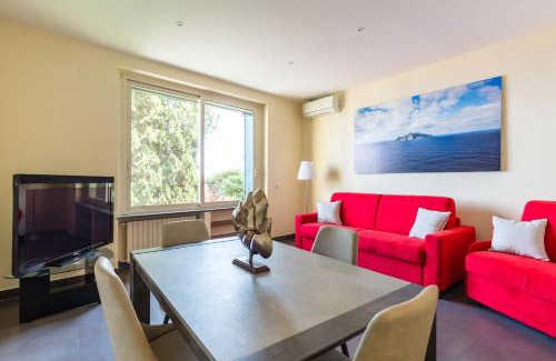 Posillipo Apartment | Discover Villa Dolcevita: 4-Star Escape with Hot Tub