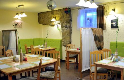 Sanok Villa | Charming Villa Dom Julii: Family-Friendly with Breakfast