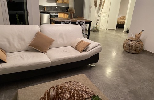 Lorgues Villa | Idyllic Villa Domaine Estello: Family and Pet-Friendly Retreat