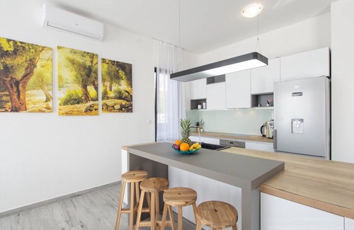 Mravince Villa | Villa Domenica: Pet-Friendly Oasis with Heated Pool