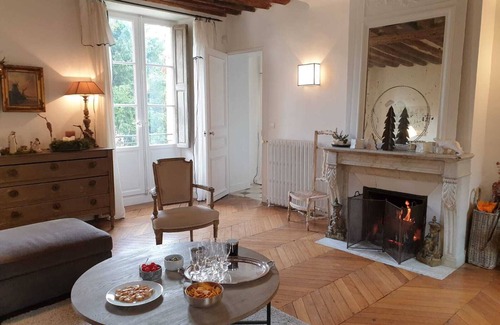 Le Pecq Villa | Relaxing Villa Dominique with Family-Friendly Amenities