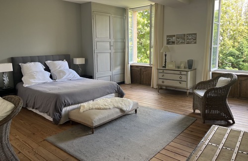 Le Pecq Villa | Relaxing Villa Dominique with Family-Friendly Amenities