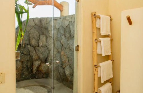 Petacalco House | Beautiful Casa Don Luis: Oceanfront Retreat with Pool